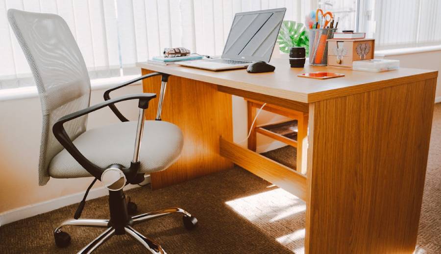 Desk to Destress: Simple Workspace Changes That Boost Creativity and Focus