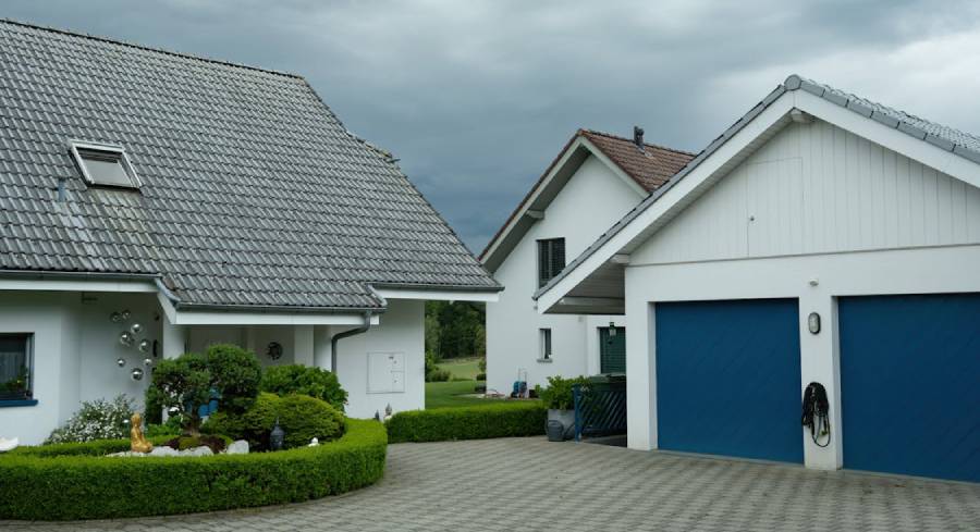 Top 10 Benefits of Installing a Modern Overhead Garage Door